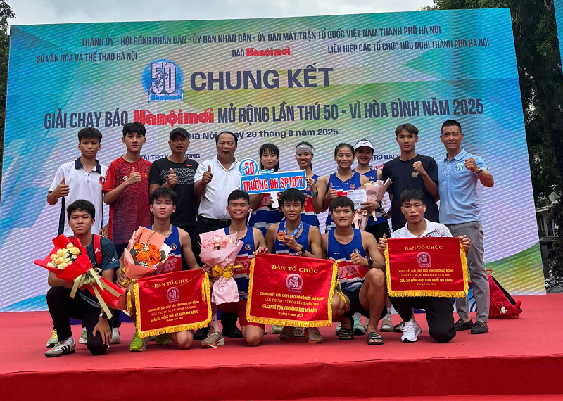 Trường Đại học Sư phạm TDTT Hà Nội giành giải Nhì toàn đoàn tại Chung kết Giải chạy Báo Hànộimới vì hòa bình 2025