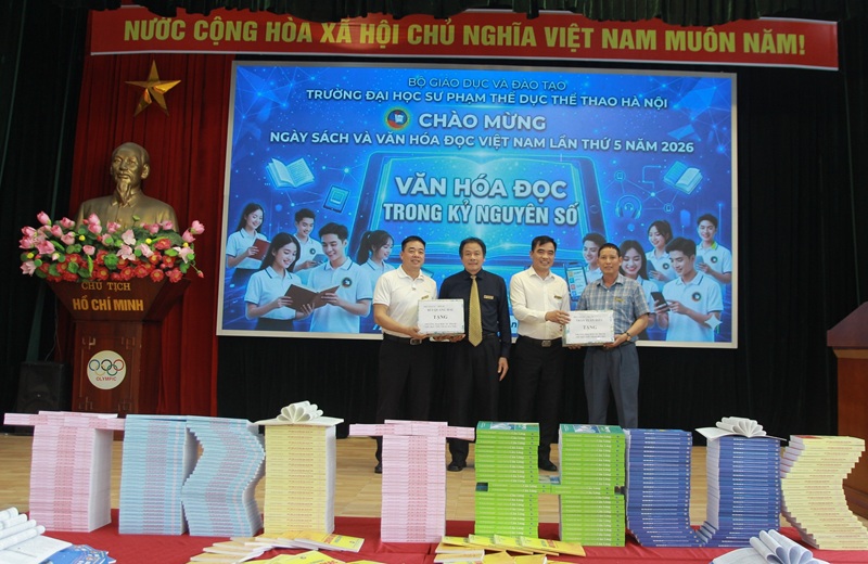 NGƯỜI THẦY LẶNG THẦM GIEO “HẠT GIỐNG TRI THỨC” QUA NHỮNG TRANG SÁCH